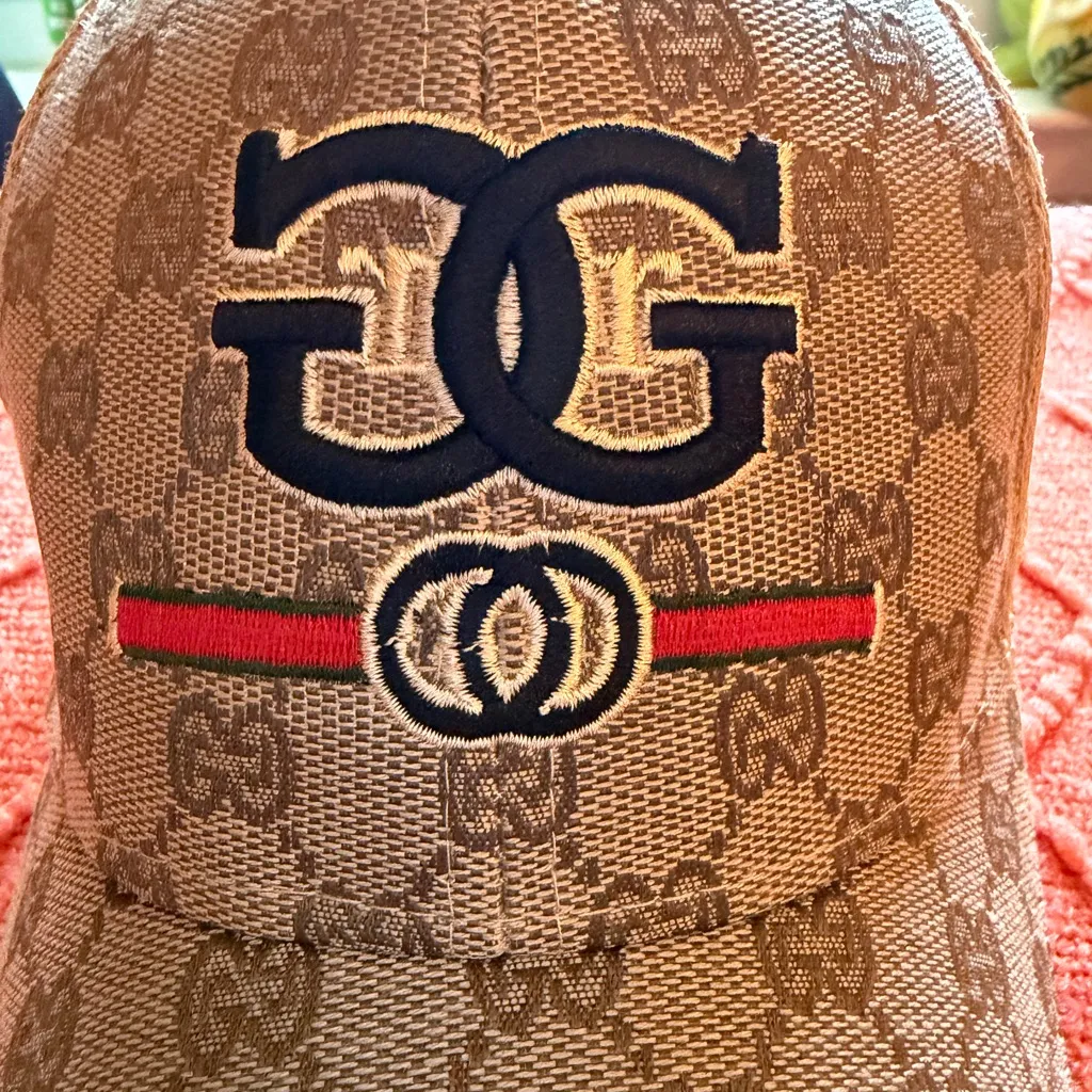 Beautiful brown cap with red colors on it. Back has fitting latch. - Image 12