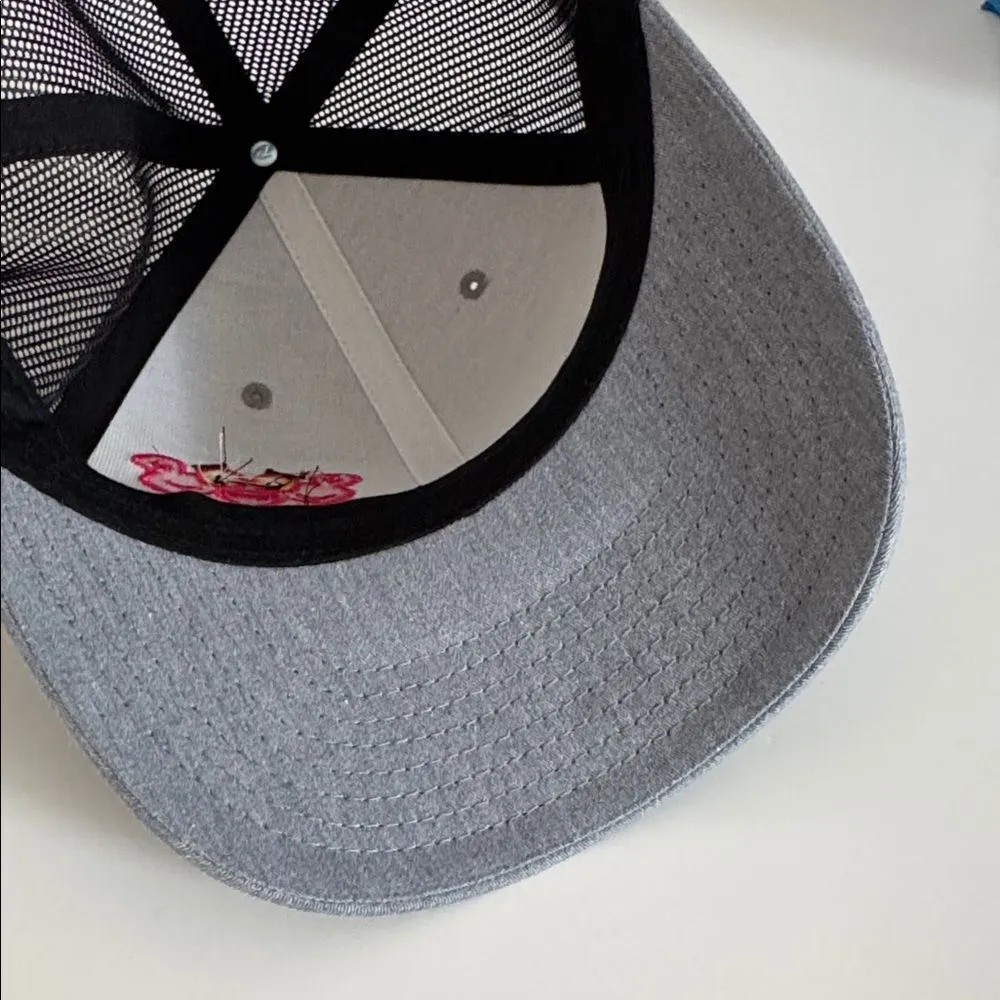 Richardson Women's Gray and pink Panther Trucker Hat NWOT Gray - Image 4