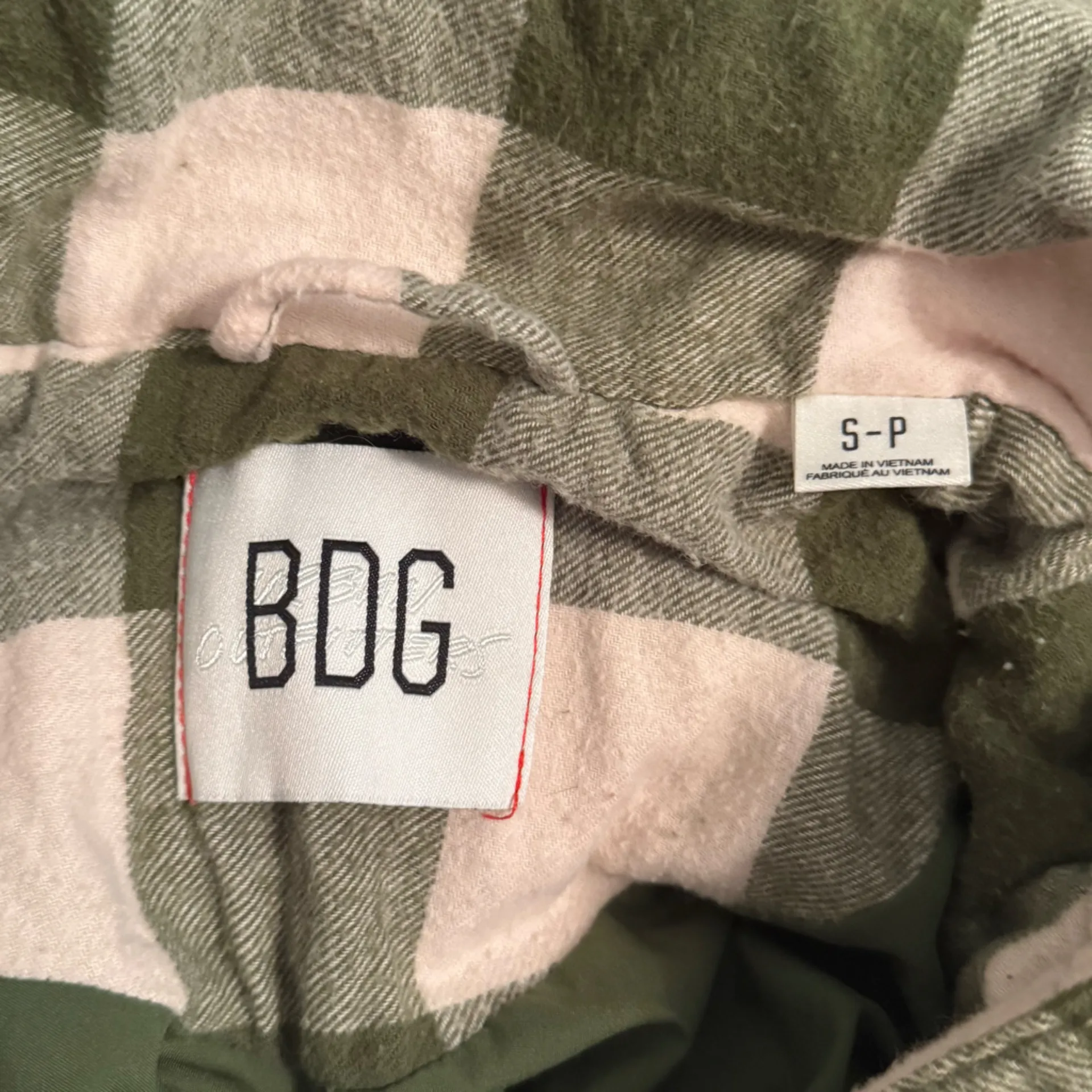 Urban Outfitters BDG Dixie Flannel Puffer Jacket Green and White Plaid - Image 6