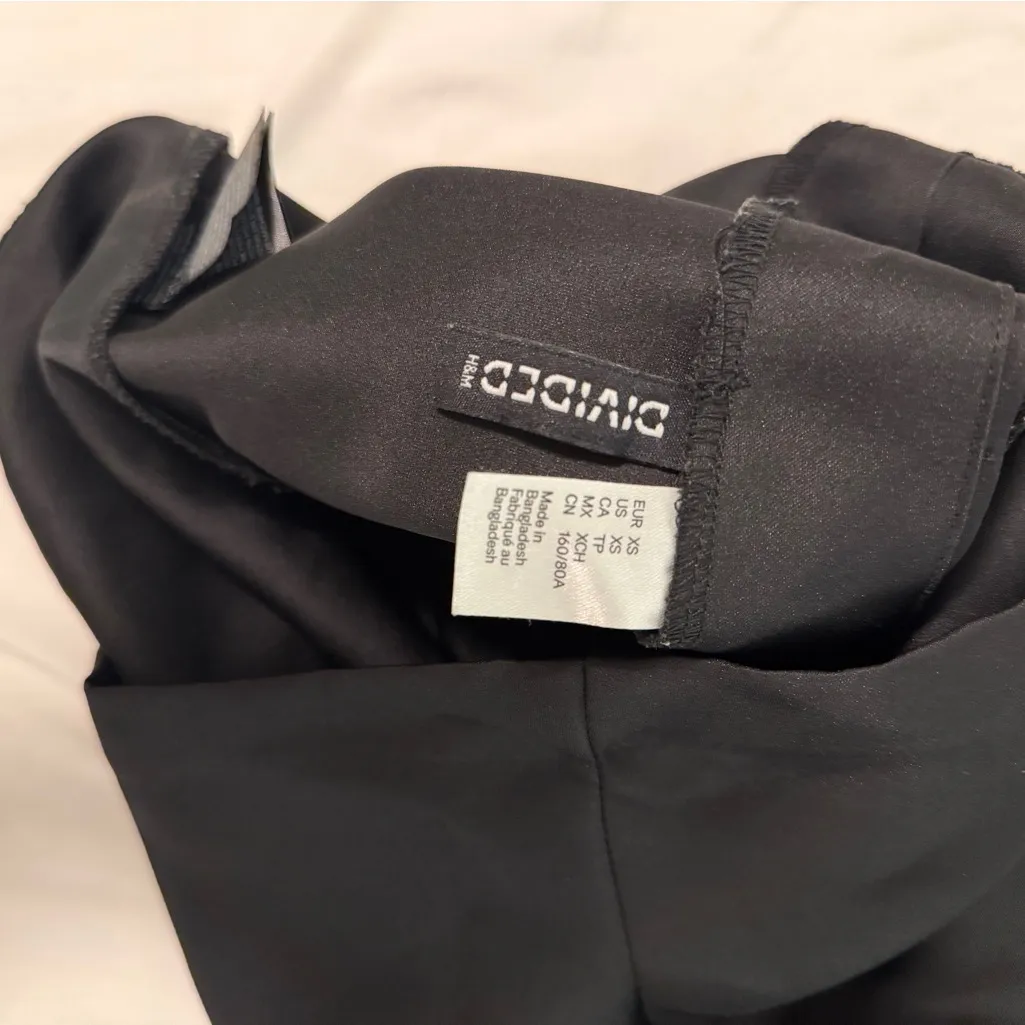 H&M Black Open Back Bow Satin Top - Image 4