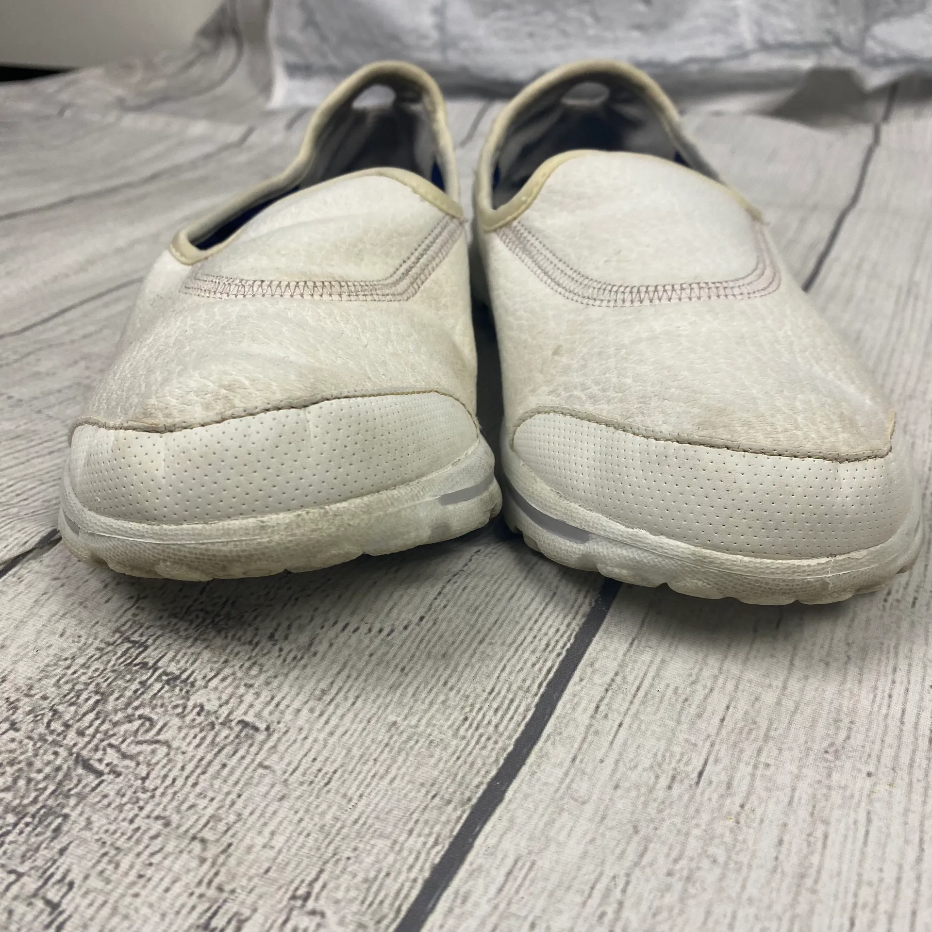 Skechers go walk slip on comfort shoes white color women size 7.5 - Image 4