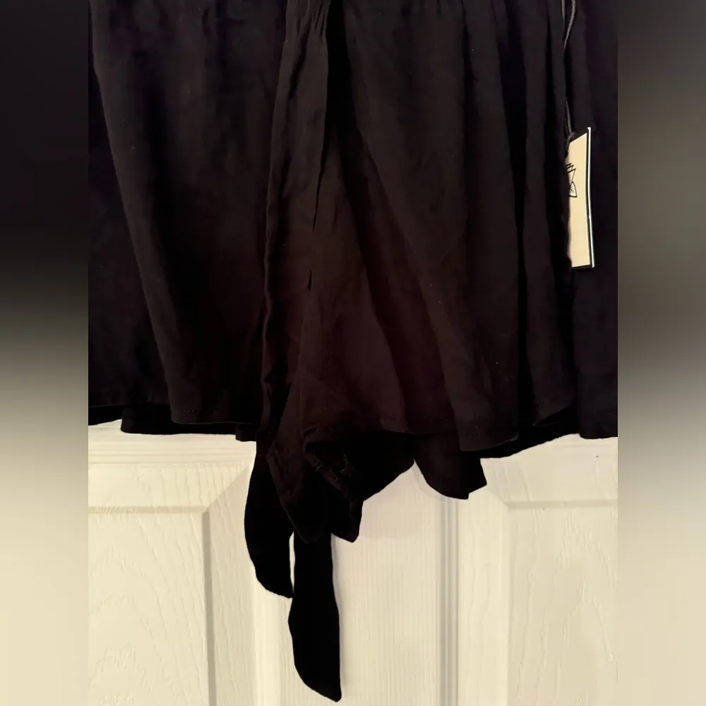 Electric & Rose Women’s Black Mini Shorts With Bow Belt Size X Small - Image 4