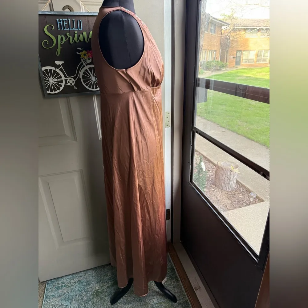 Vintage 70s JCPenney sleeveless embroidered maxi robe nightgown, size medium Tan - Image 6