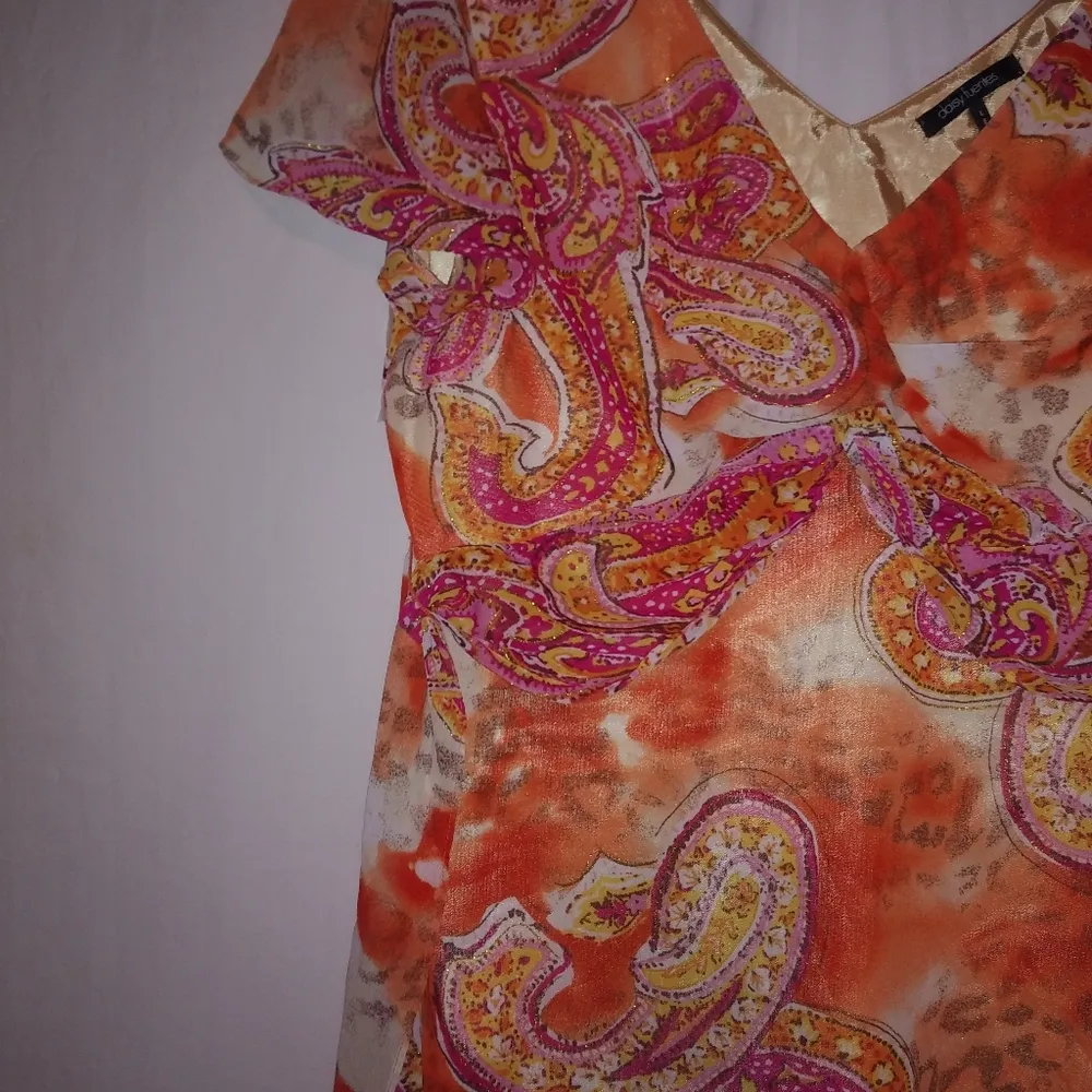 DAISY FUENTES M/L Bright Paisley Floral Lined Tie Back Top in Orange Pink - Image 7