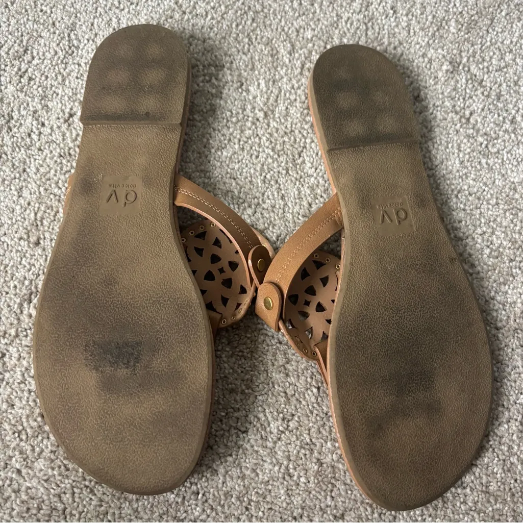 Dolce Vita Gionna Everyday Flat Sandals Flip Flop Tan Strappy Beachy Travel Size 9 - Image 5