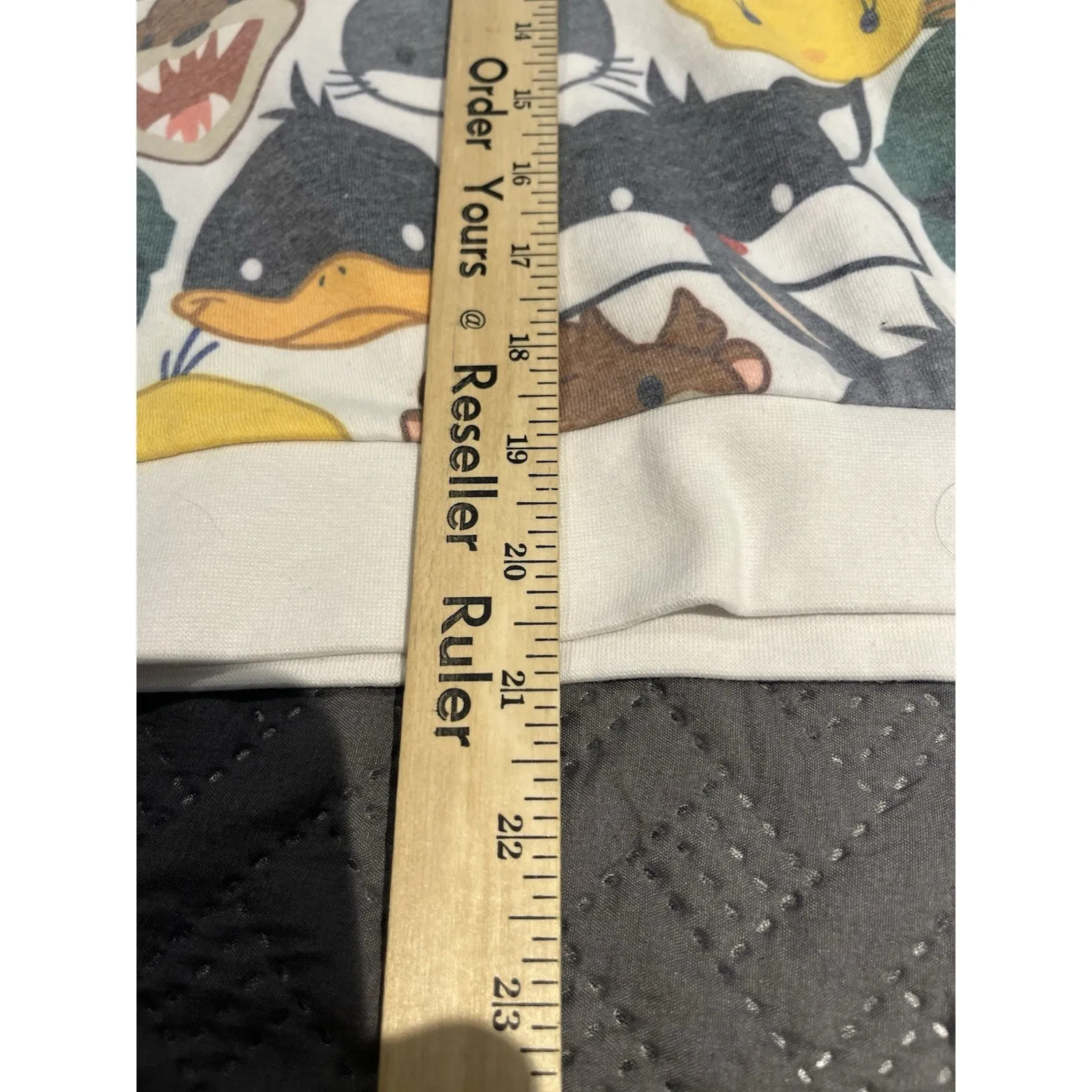 Vtg Six Flags Looney Tunes women's L all over cartoon character print sweatshirt Size L - Image 4