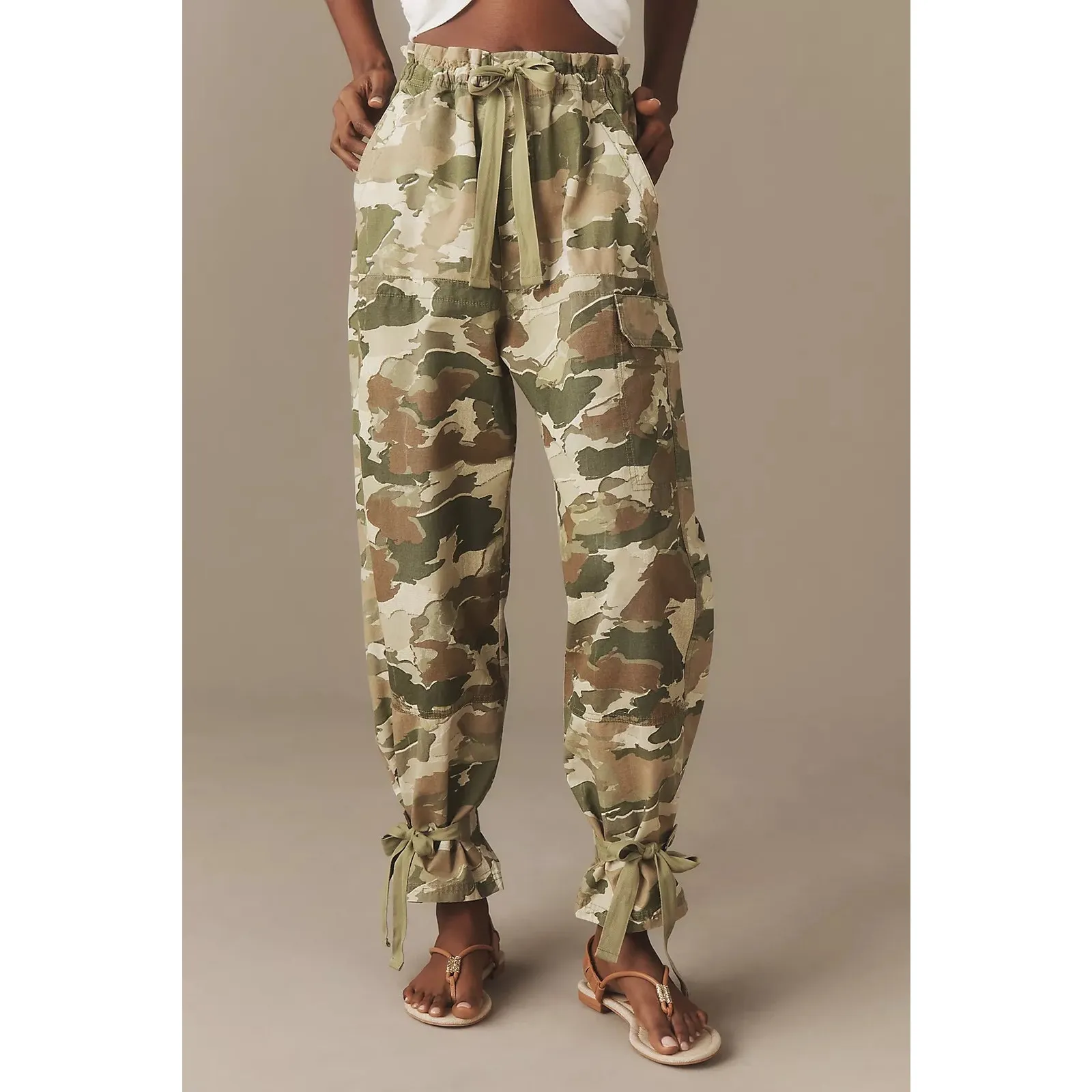 Brand New Women’s Anthropologie by: Pilcro Camo Paperbag Pants Size: Medium - Image 9
