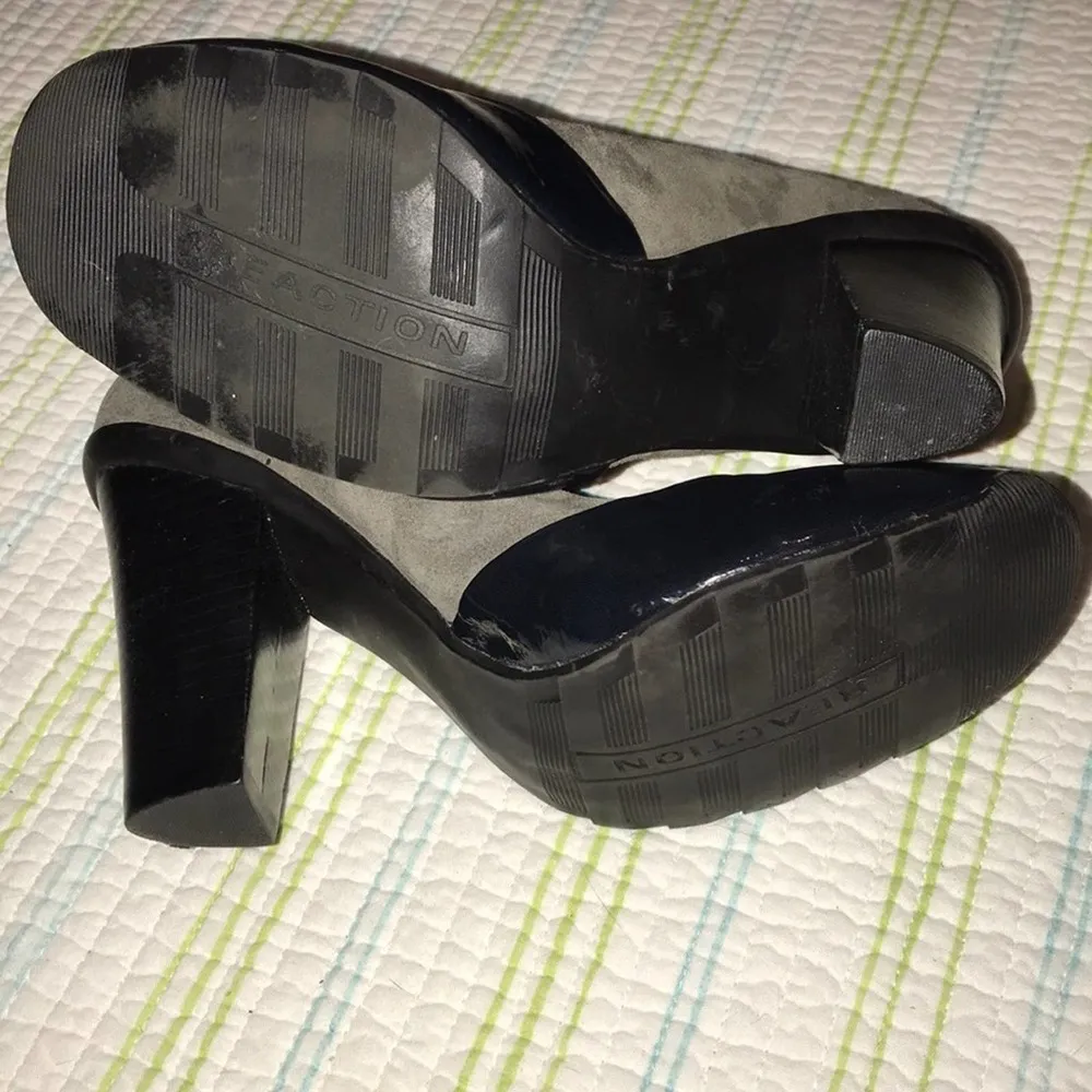 KENNETH COLE REACTION GRAY, BLACK, BROWN COLOR BLOCK BUCKLE HEELS SIZE 8 - Image 5