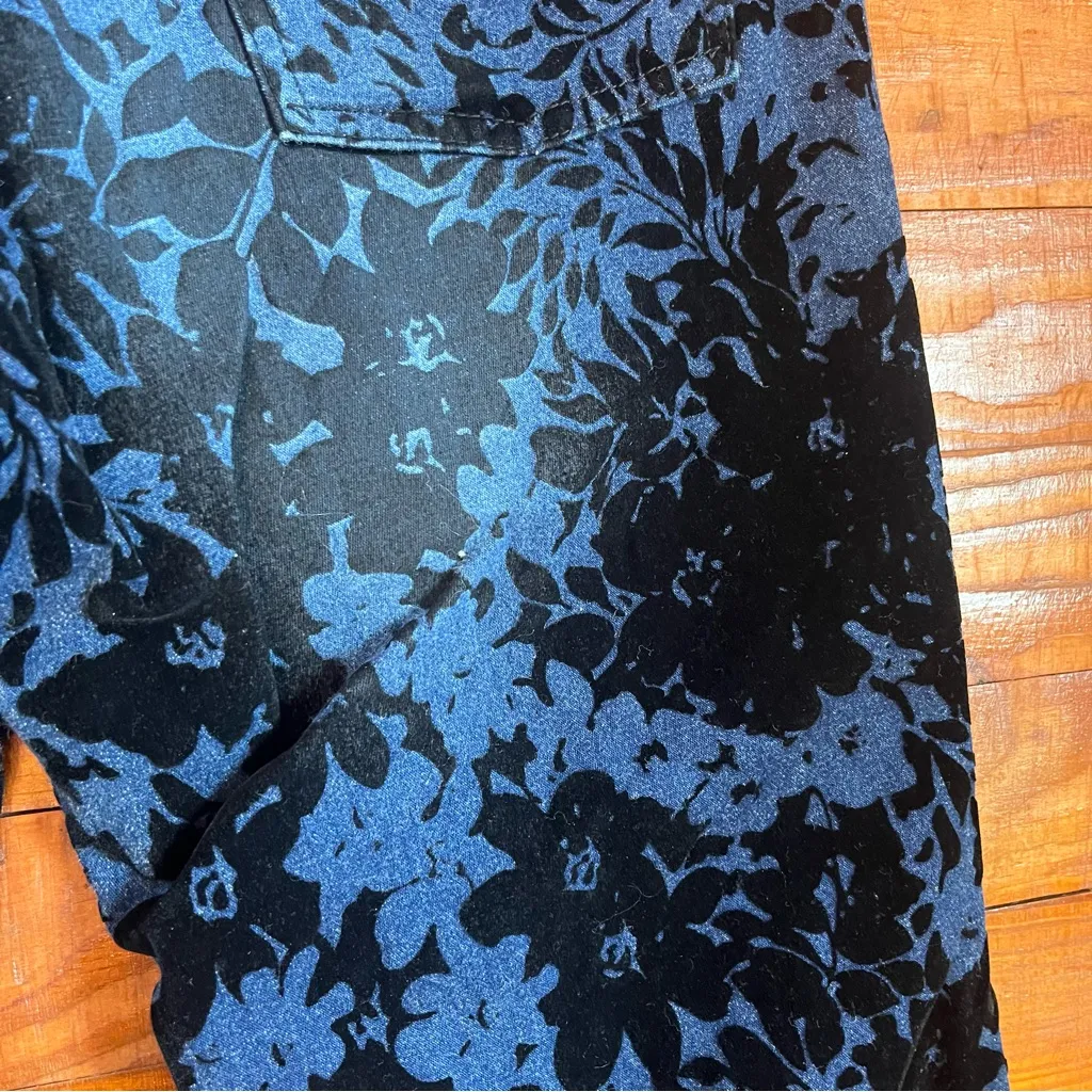 Vintage Y2K Black and Blue Floral Belvet Flocked Flare Jeans Size 4 - Image 7