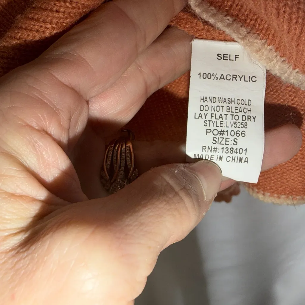 Love Beige and Orange Colorblock Cropped Long Sleeve Sweater Size Small - Image 7