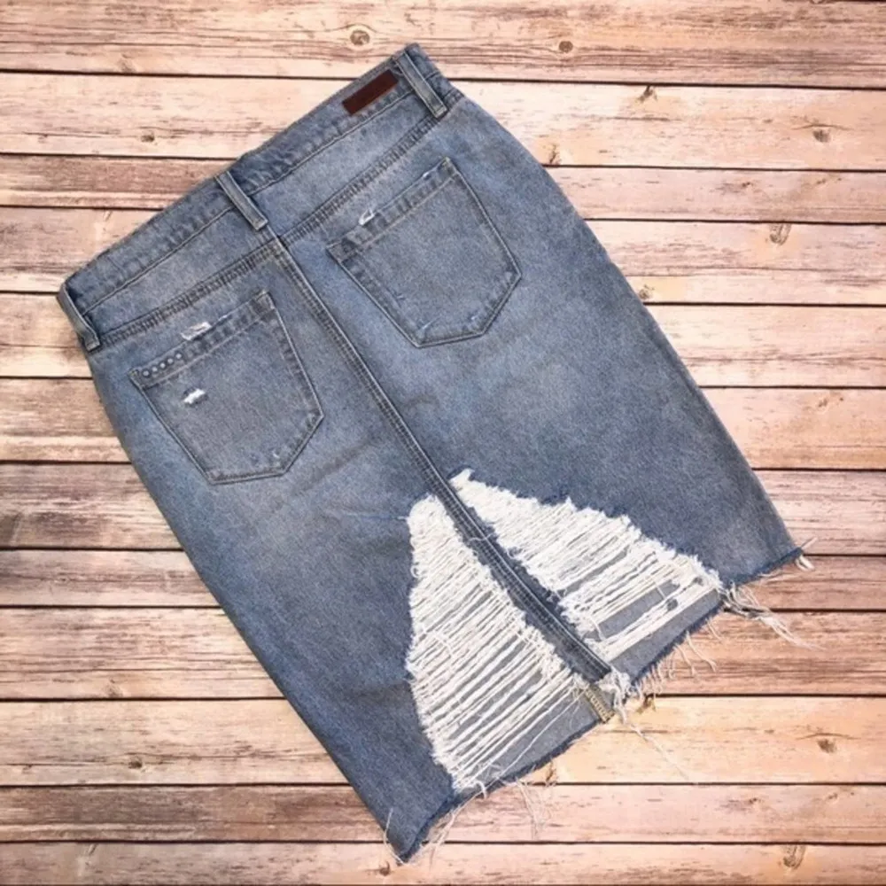Blank NYC Denim Faithful Big Reveal Skirt Size 25 - Image 3