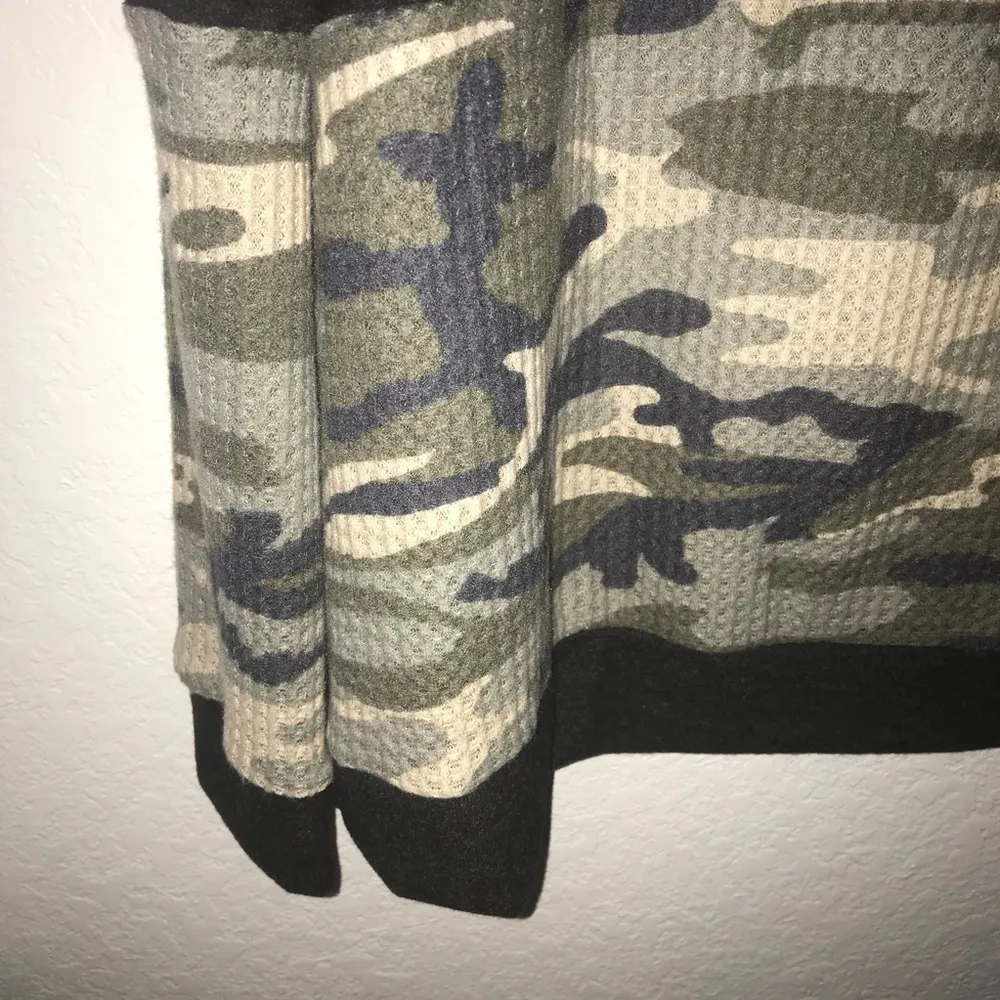 a.gain Top Floral and Camouflage Long Sleeve Waffle Top Sz 2X NWT Local Boutique - Image 5