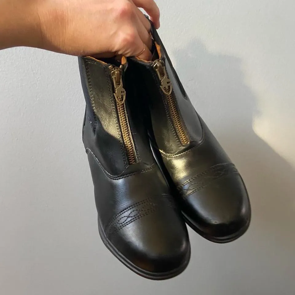 Black leather equestrian ankle boots with gold zippers and short heel 🔥 Size 5 - Image 4