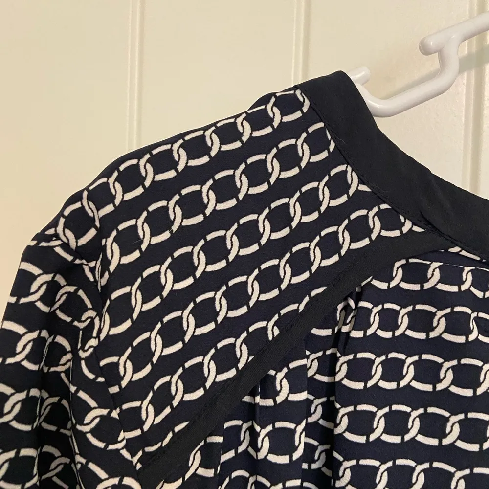 NEW Madison & Coupe women’s navy blue white patterned belted button V - Image 7