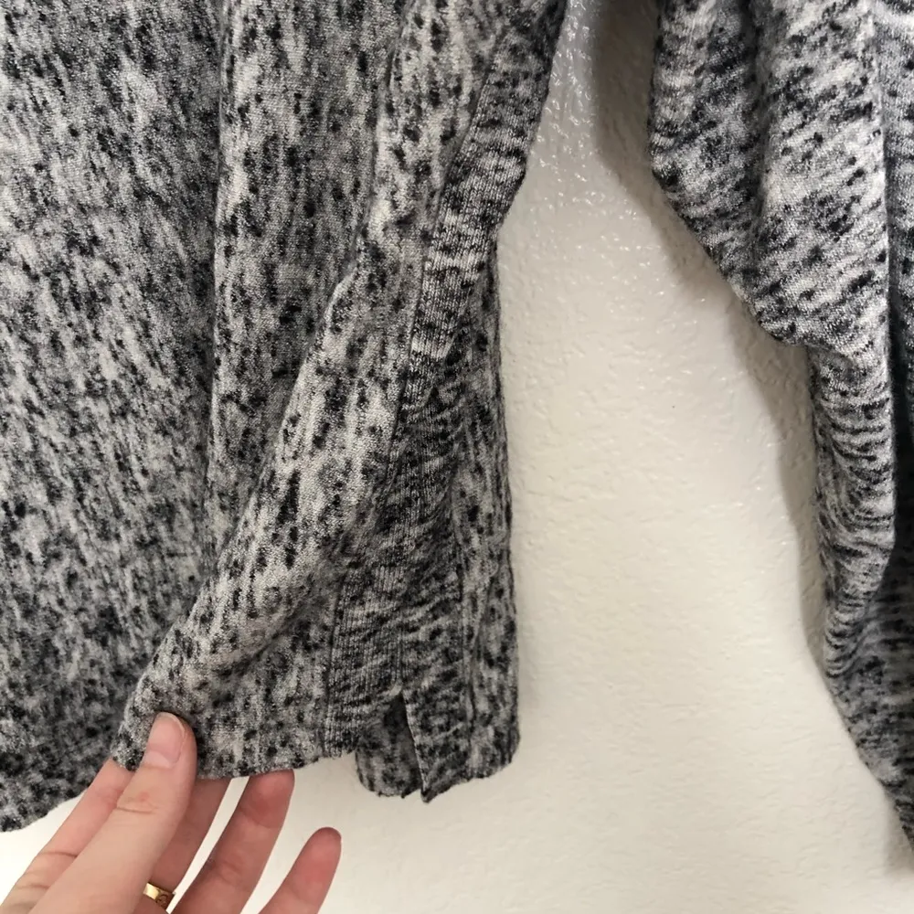 Aritzia Wilfred grey marled off shoulder knit top Size XXS - Image 5