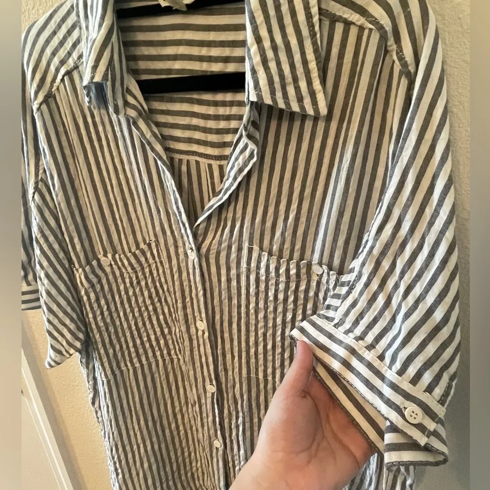 Max Studio Button Down Flowy Top Short-Sleeve Classic Striped Shirt Gray - Image 5