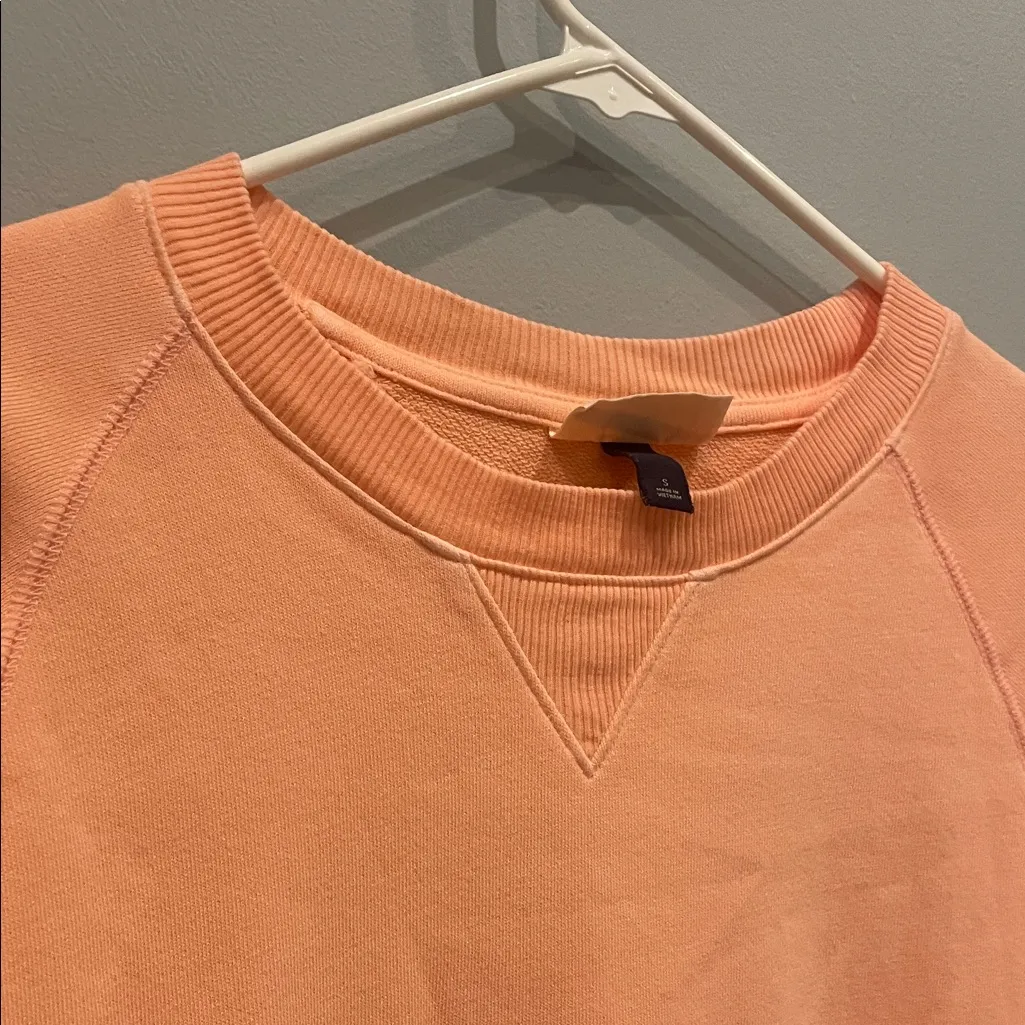 Peach Crewneck Sweatshirt women’s small like new Orange - Image 2