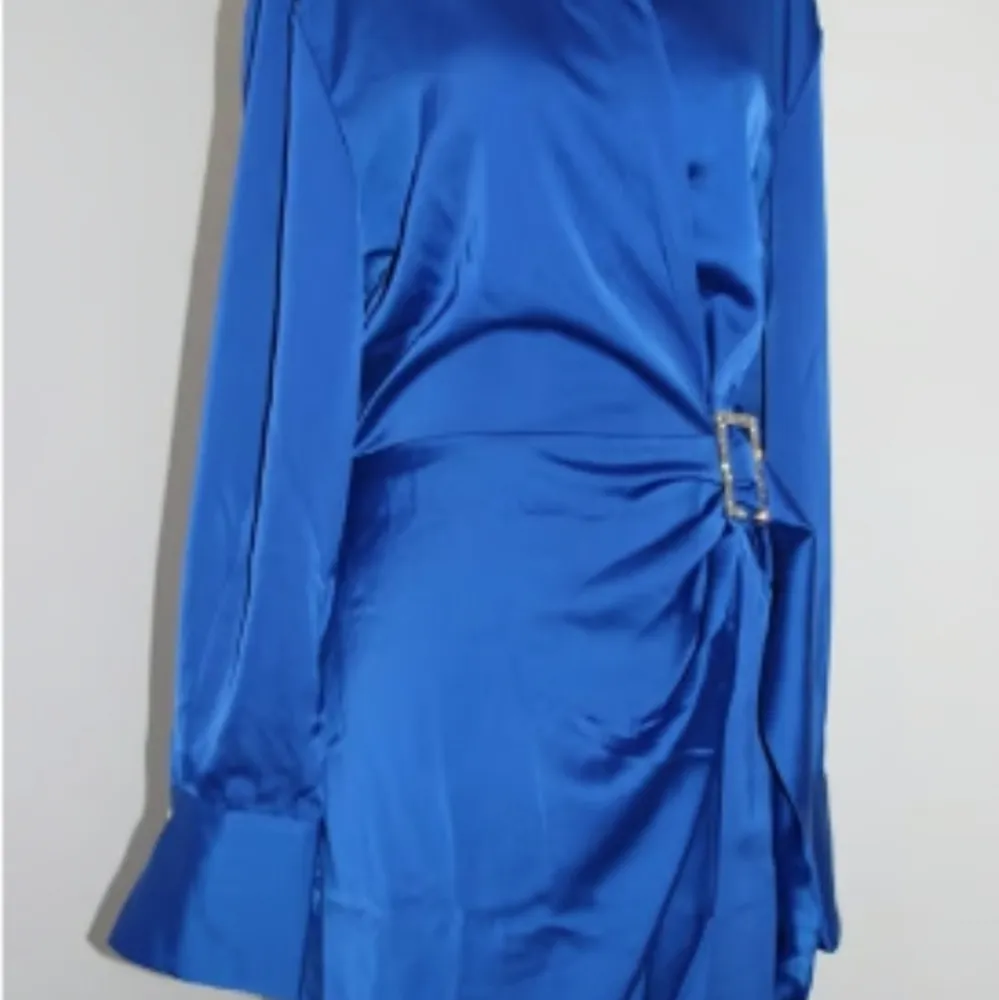 NWT House of Harlow 1960 Blue Satin True Wrap Dress Rhinestone Buckle Sz XL - Image 5