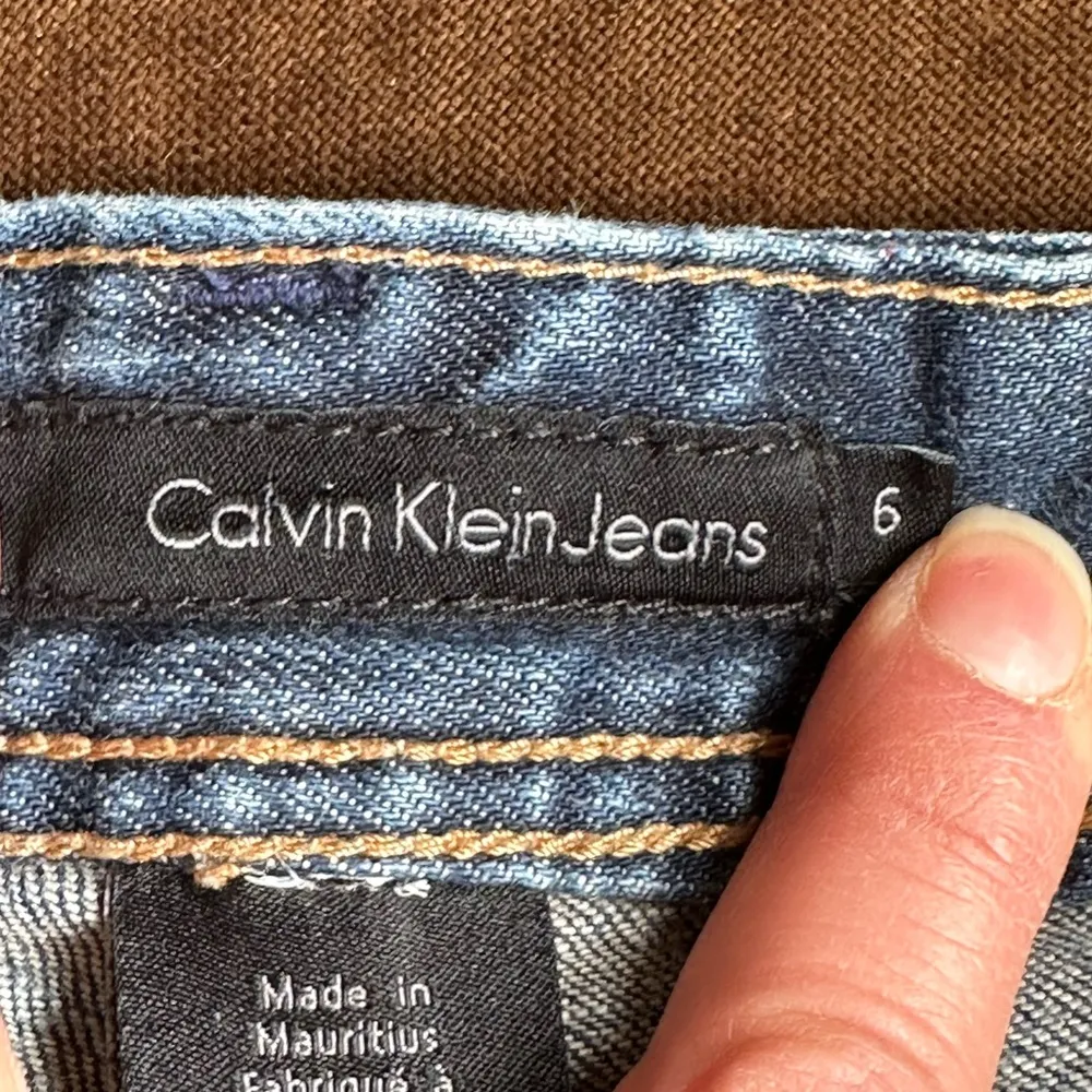 Calvin Klein Blue Jeans Boot Cut With Tan thread Pockets SZ 6 - Image 7