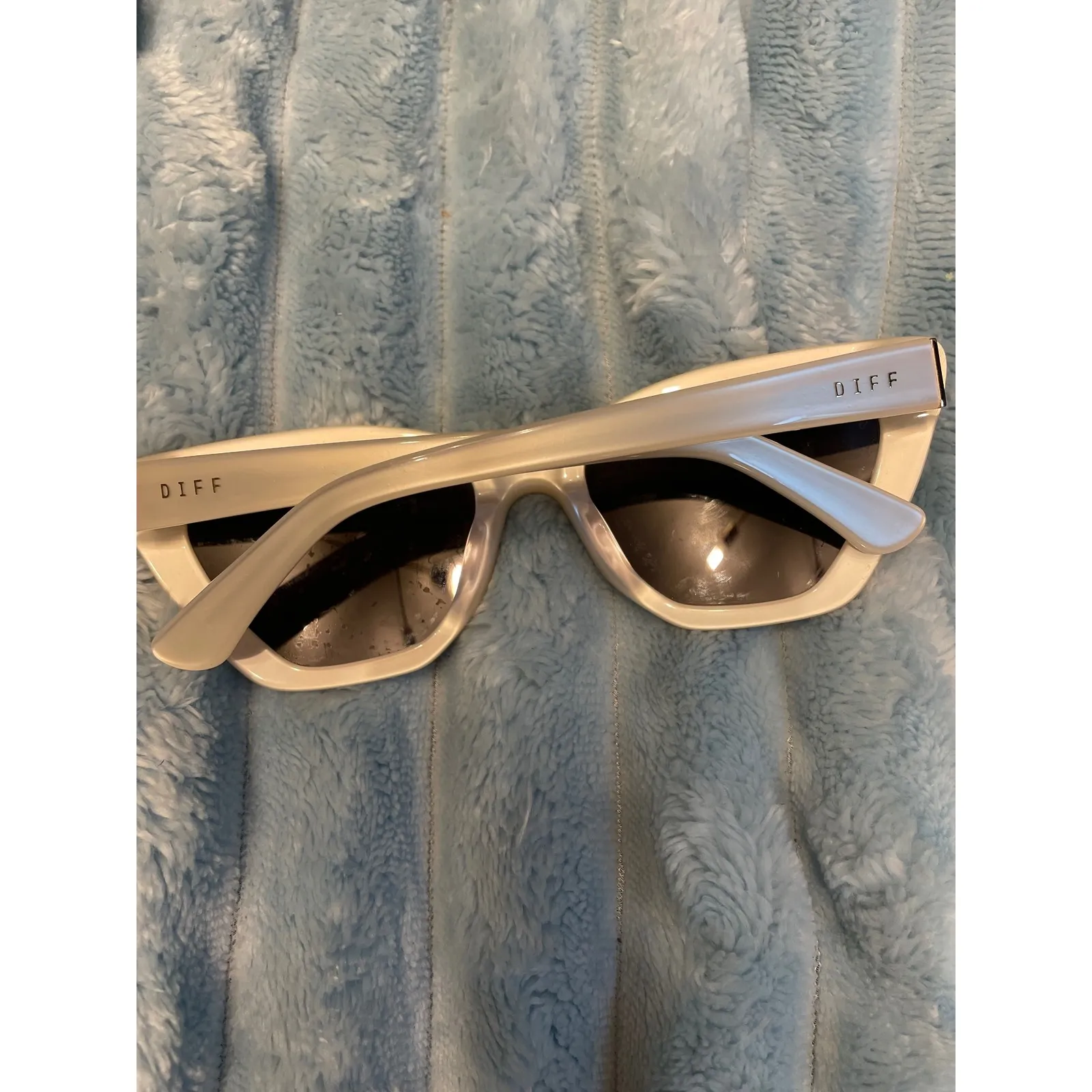 DIFF eyewear  Camila Cat Eye Sunglasses OHGRN Tortoise Shell - Image 3