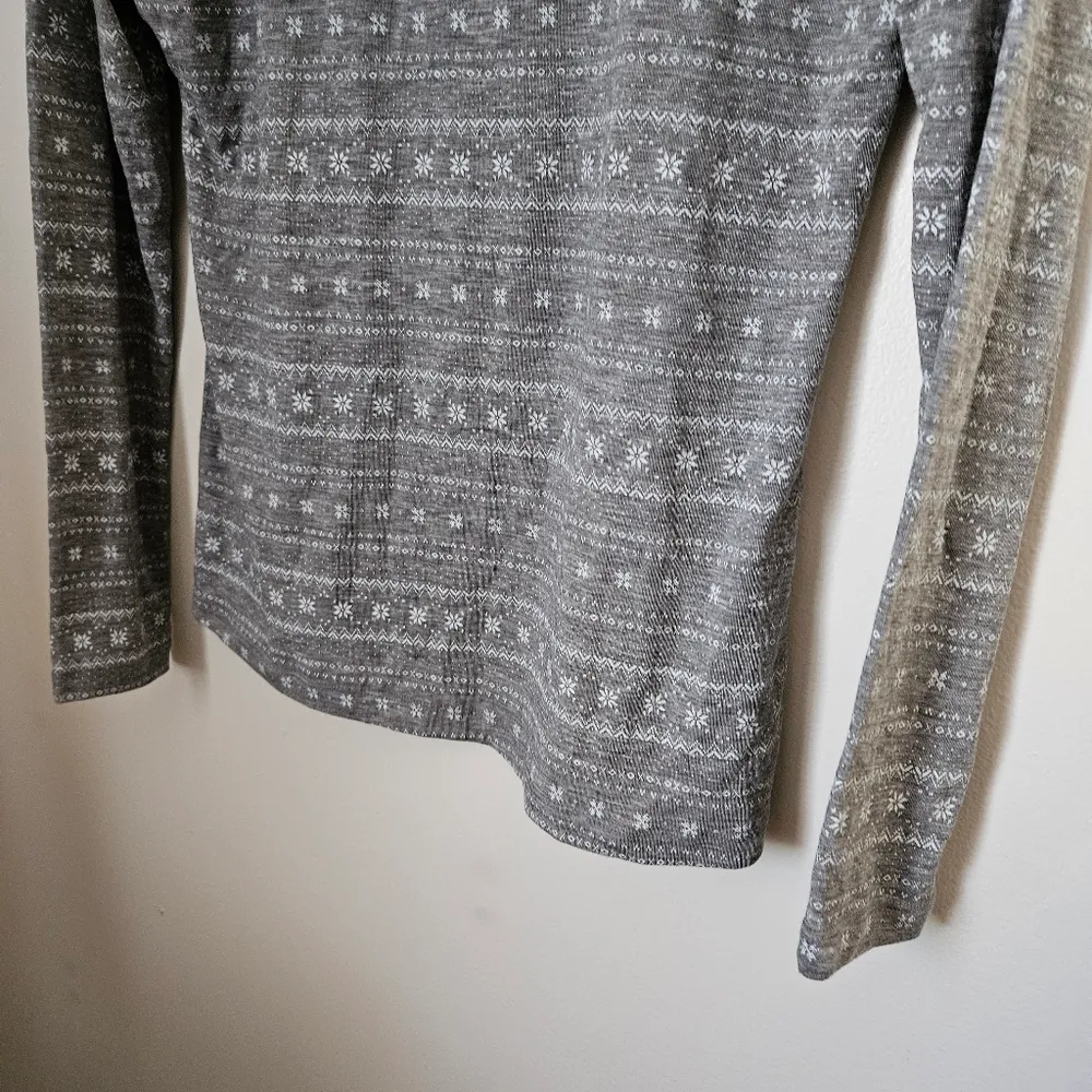 32 Degrees Heat Long Sleeve Top T-Shirt Gray Snowflake Striped White Print - Image 3