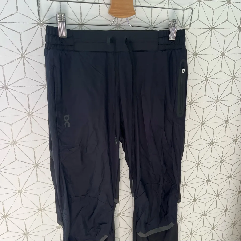 On Running Paneled Black Windbreaker Jogger Pant Size XS - Image 3