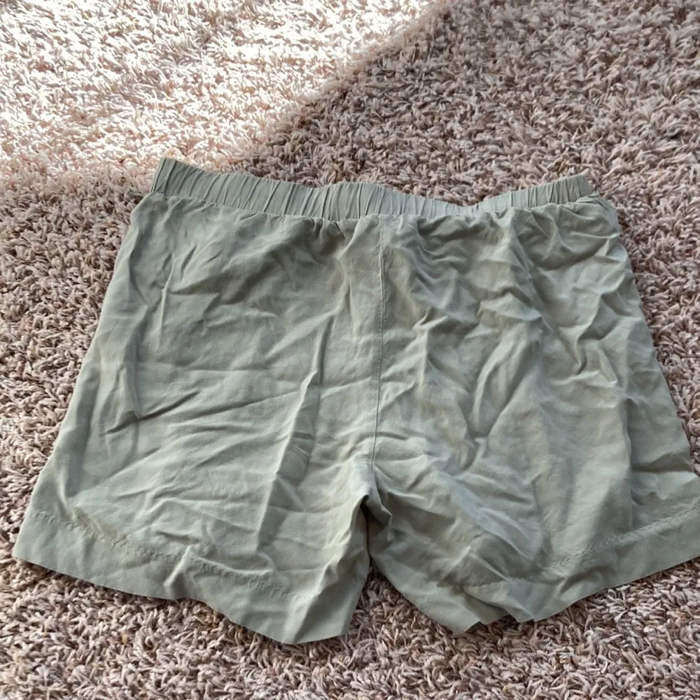 Michael Kors deep pocket draw string shorts in khaki green sz S GUC - Image 5