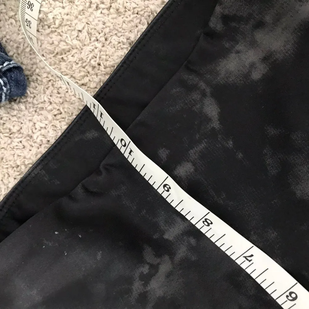 ONZIE Graphic High Rise Midi in Bronze Tie Dye Yoga Leggings Women's Size XS - Image 2