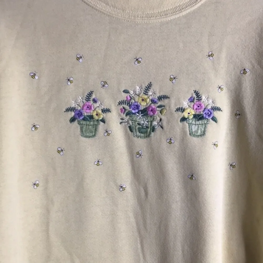 Vtg top stitch yellow sweater embroidere flowers size large made in USA cute 90s - Image 5