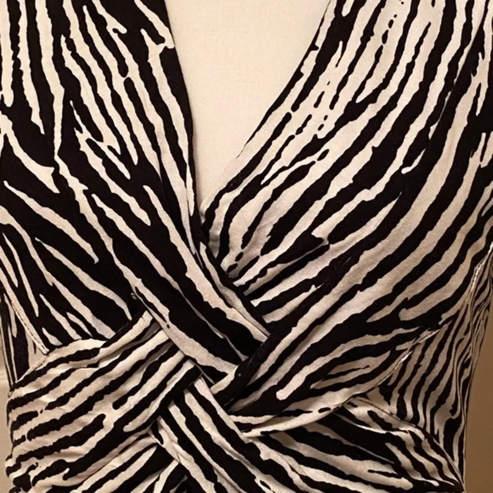 Cable Gauge Knit Twist Top Size L - Image 3