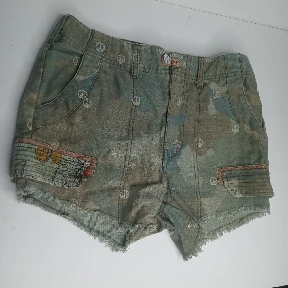 Anthropologie pilcro and the letterpress green shorts size 26P - Image 2