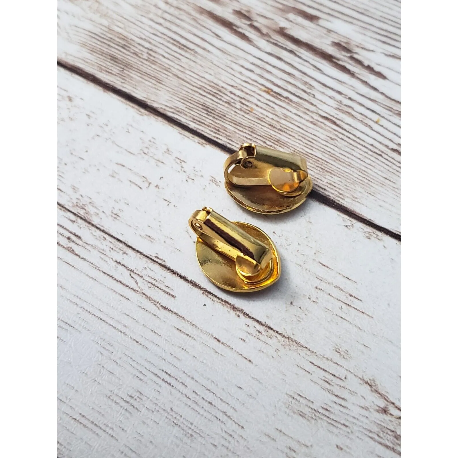 Vintage Clip On Earrings - Image 7