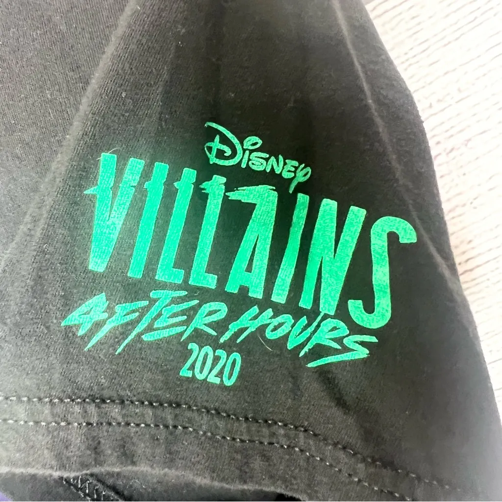 Disney Parks Magic Kingdom Villains After Hours 2020 Event T-Shirt Size Small - Image 4