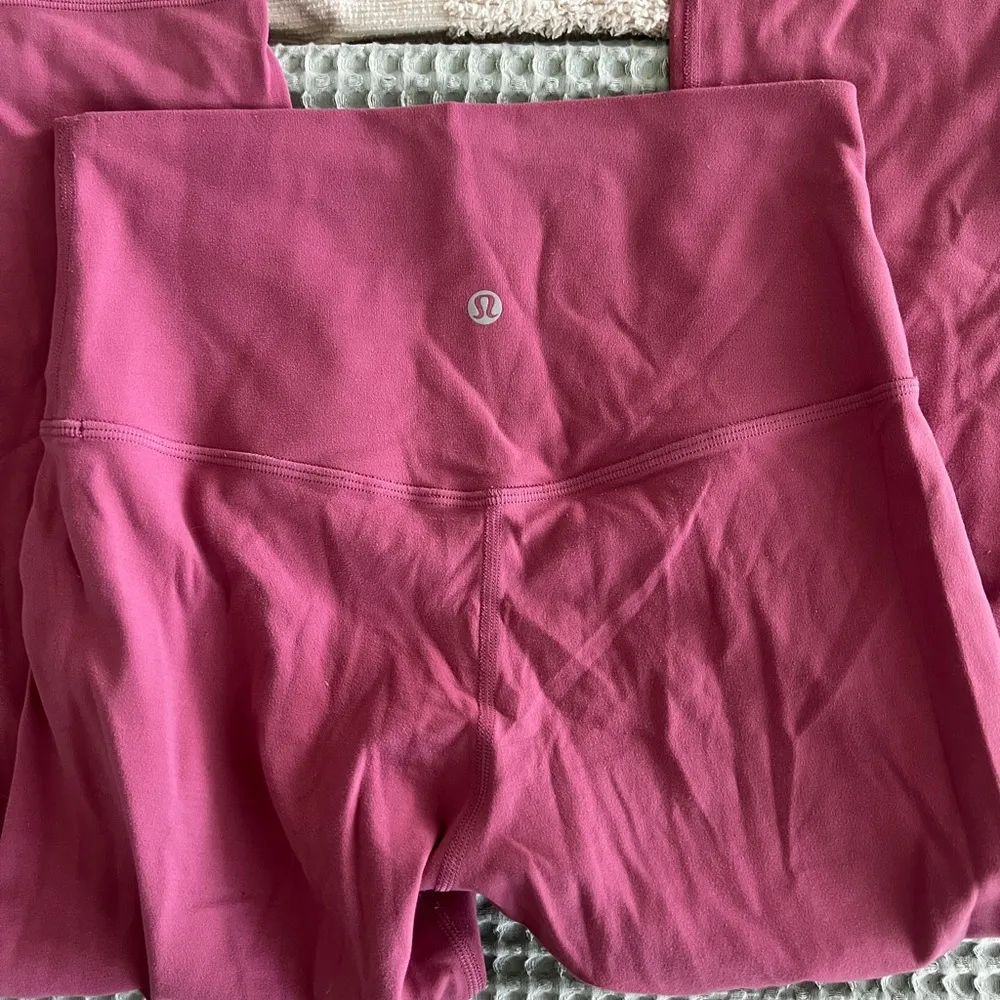 Lululemon Align Crop *21”
Size 6 - Image 6