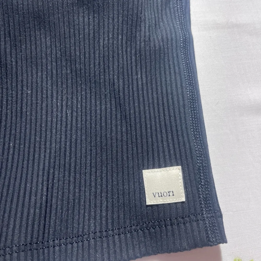 Women's Black Ribbed crisscross back tank top built in bra Size Medium - Image 2