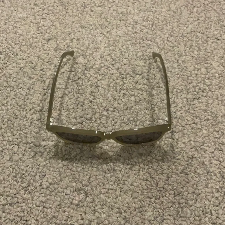 Toteme Stylish Green Sunglasses with Case - Image 2