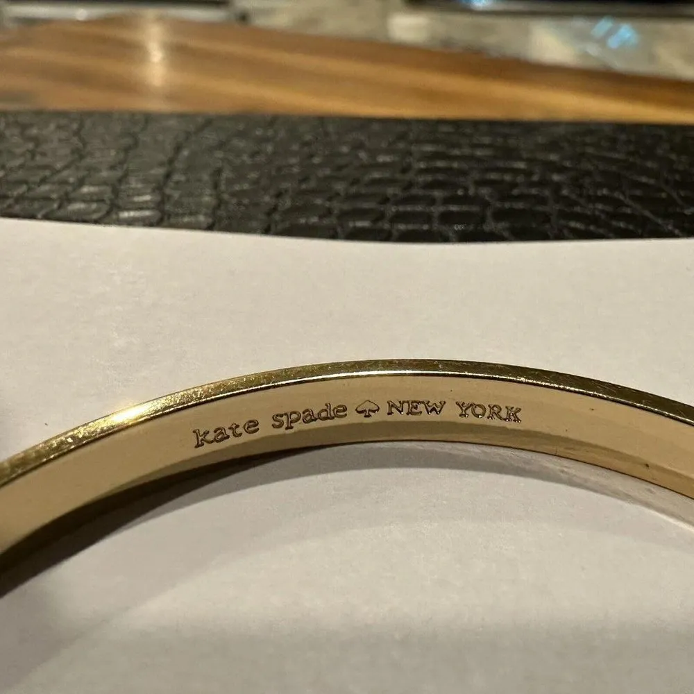 Kate Spade Signed Bangle Bracelet Bow Tie Creamy White / Gold Tone - 7 3/4 Inch - Image 7