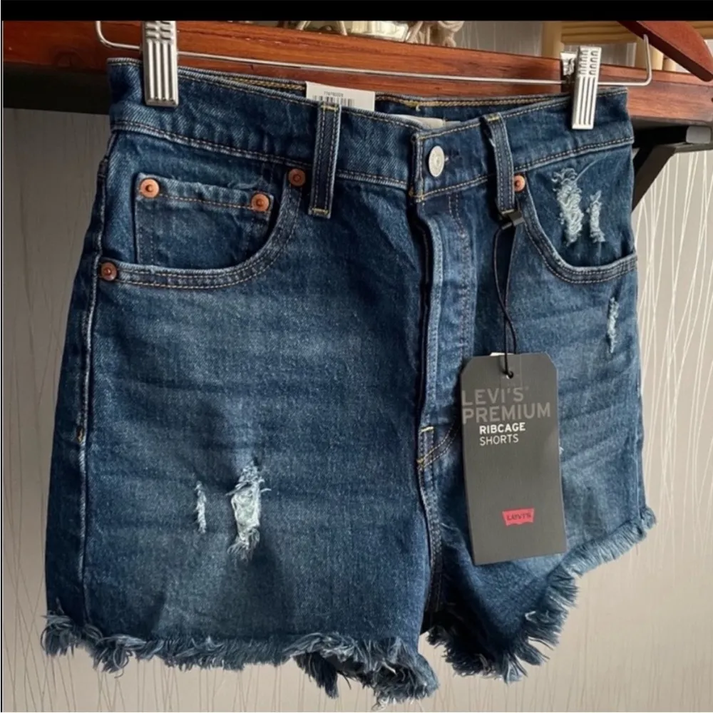 Levi’s Ribcage Short High Rise Distressed Ripped Denim Jean Short Size 25 - Image 5