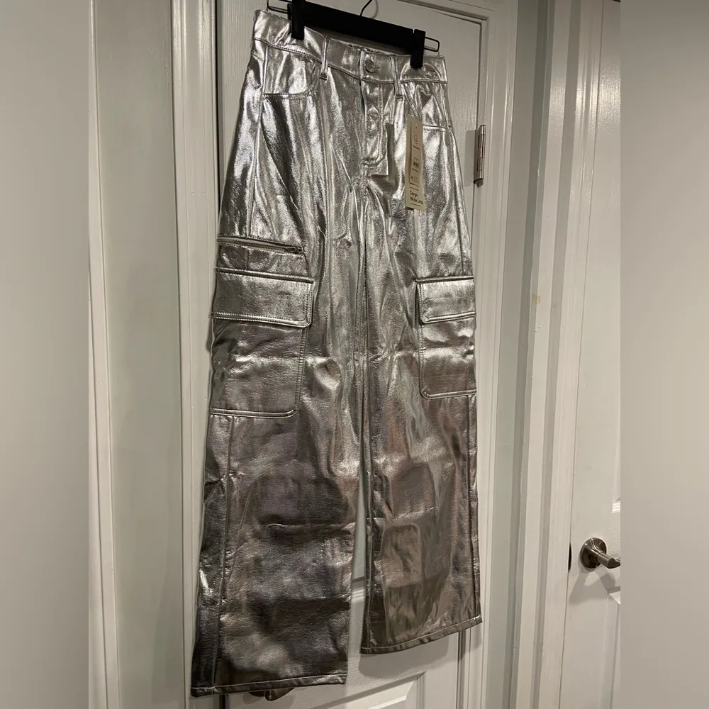 NWT No Boundaries Size XS Silver Metallic Relaxed Fit Wide Leg Cargo Pants - Image 3