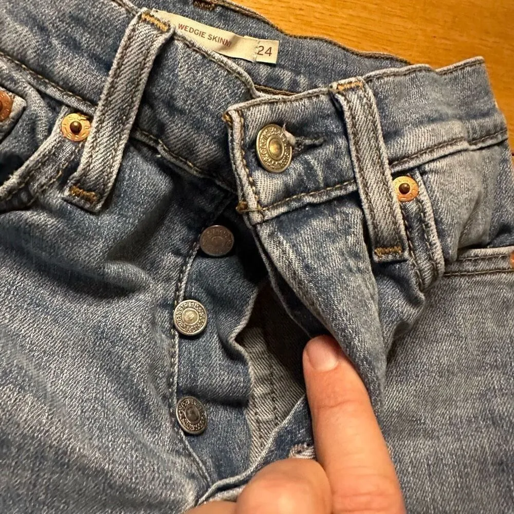 Levi’s wedgie skinny jeans 24 - Image 3