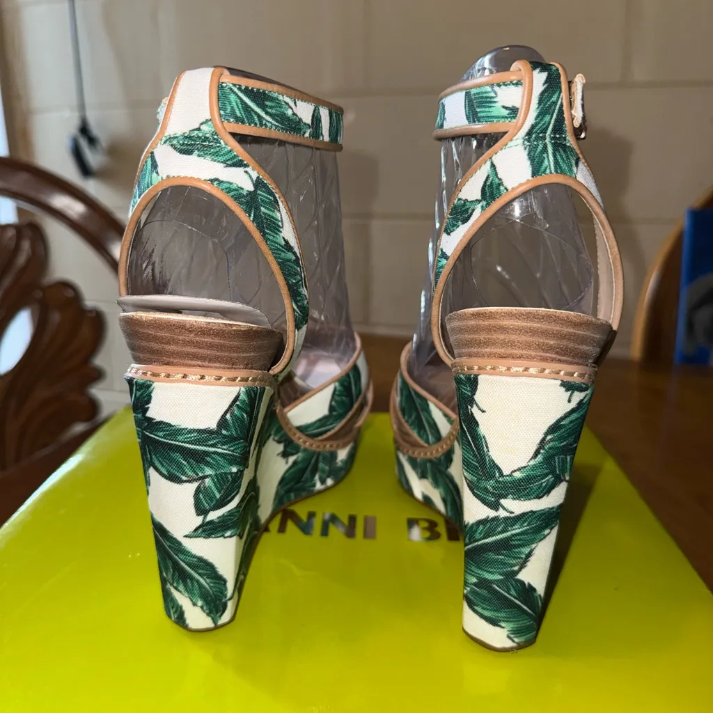 Gianni Bini Lusiatwo Wedge Sandals | Palm Leaf Print | NWT | Size 6M - Image 4