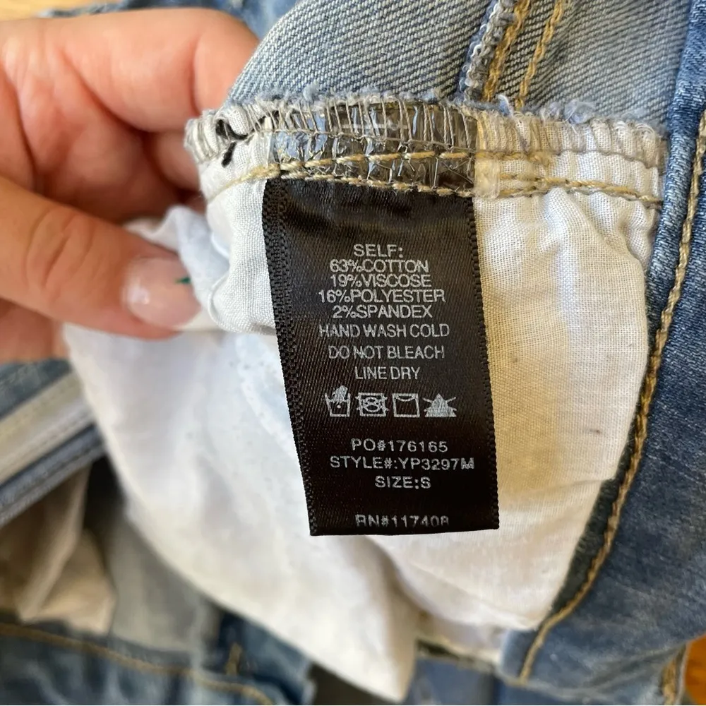 Distressed Blue Skinny Jeans by the brand Chocolate USA in Size Small - Image 5