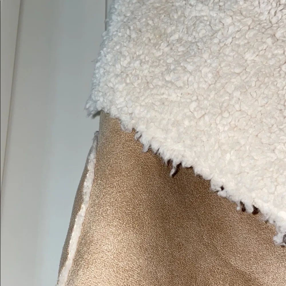 C&C California Faux Sherpa Tannin Vest - Image 6