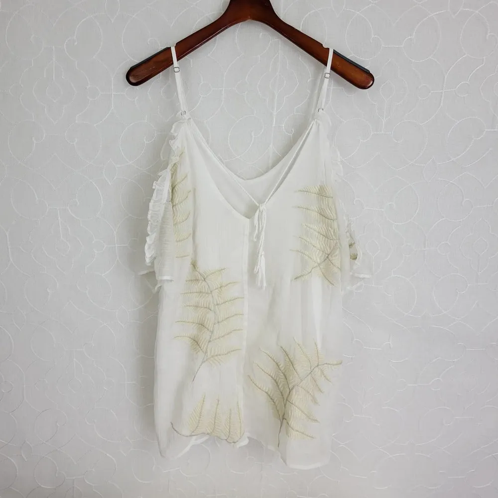 Gimmicks Womens Blouse Size Medium Cream/White Floral Sheer Sleeveless V-Neck - Image 7