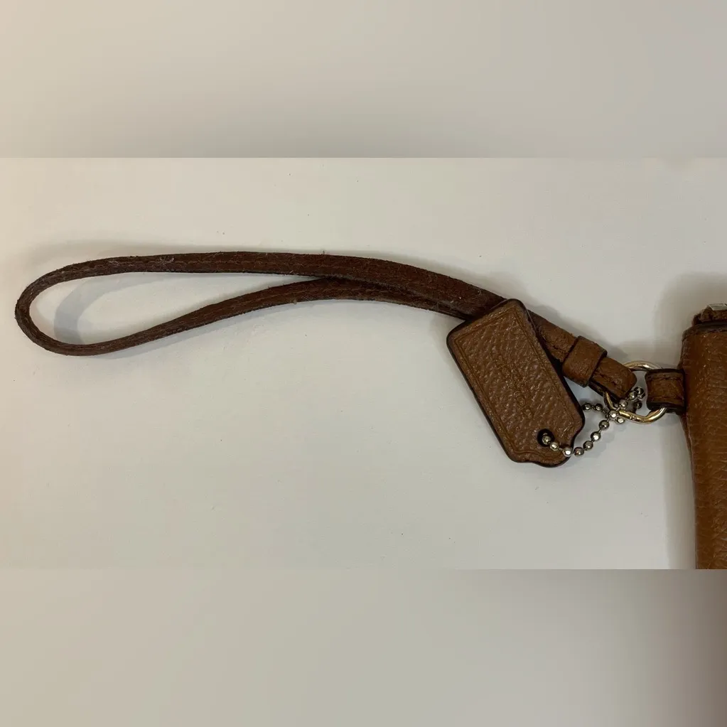 Coach Women’s‎ Brown Leather Wristlet - Image 6