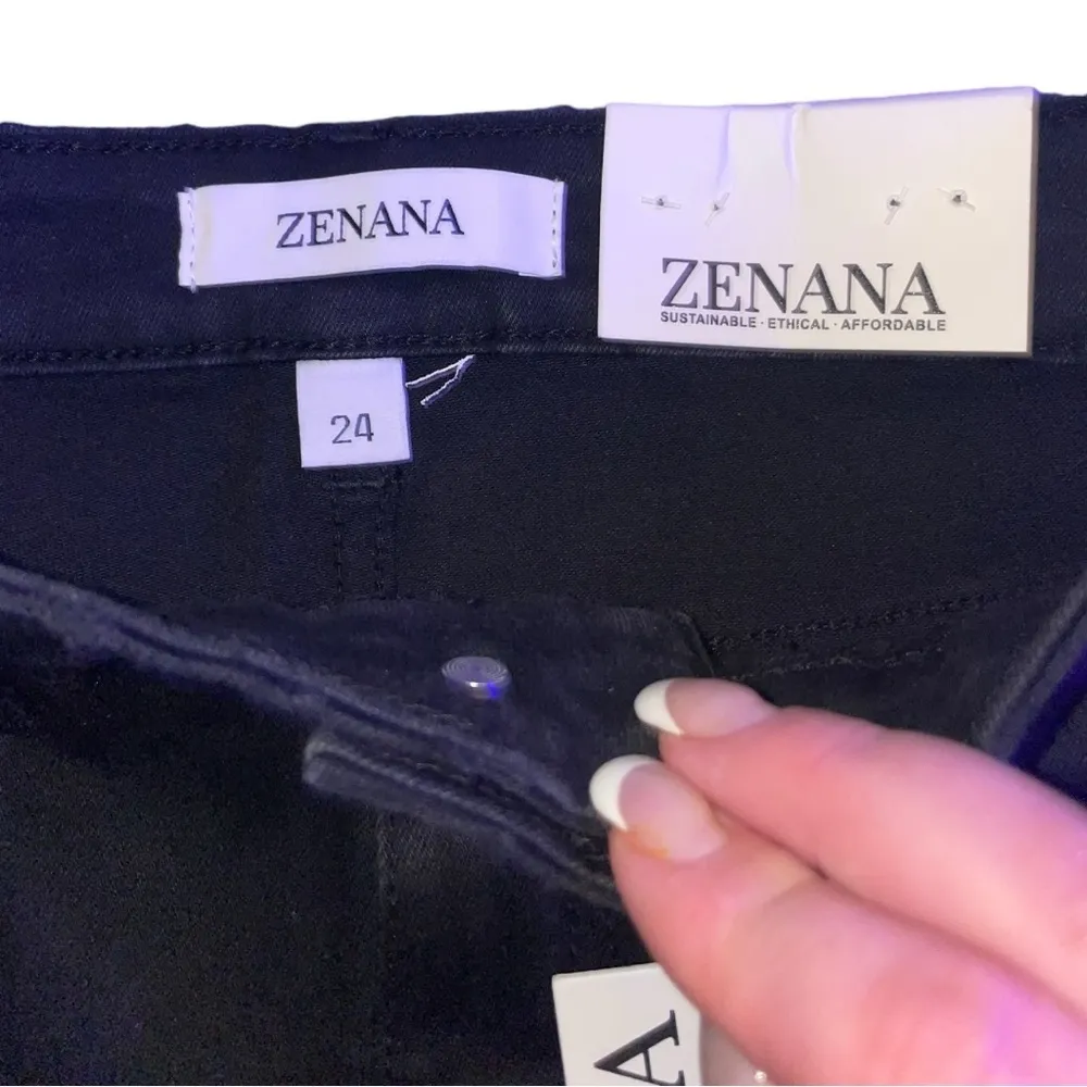 ZENANA Jeans Womens Size 24 Distressed Straight Raw Hem Cropped Black denim - Image 7