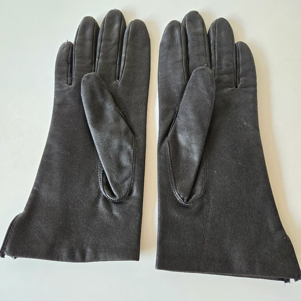 Leather vintage gloves black size 7 1/2 - Image 2