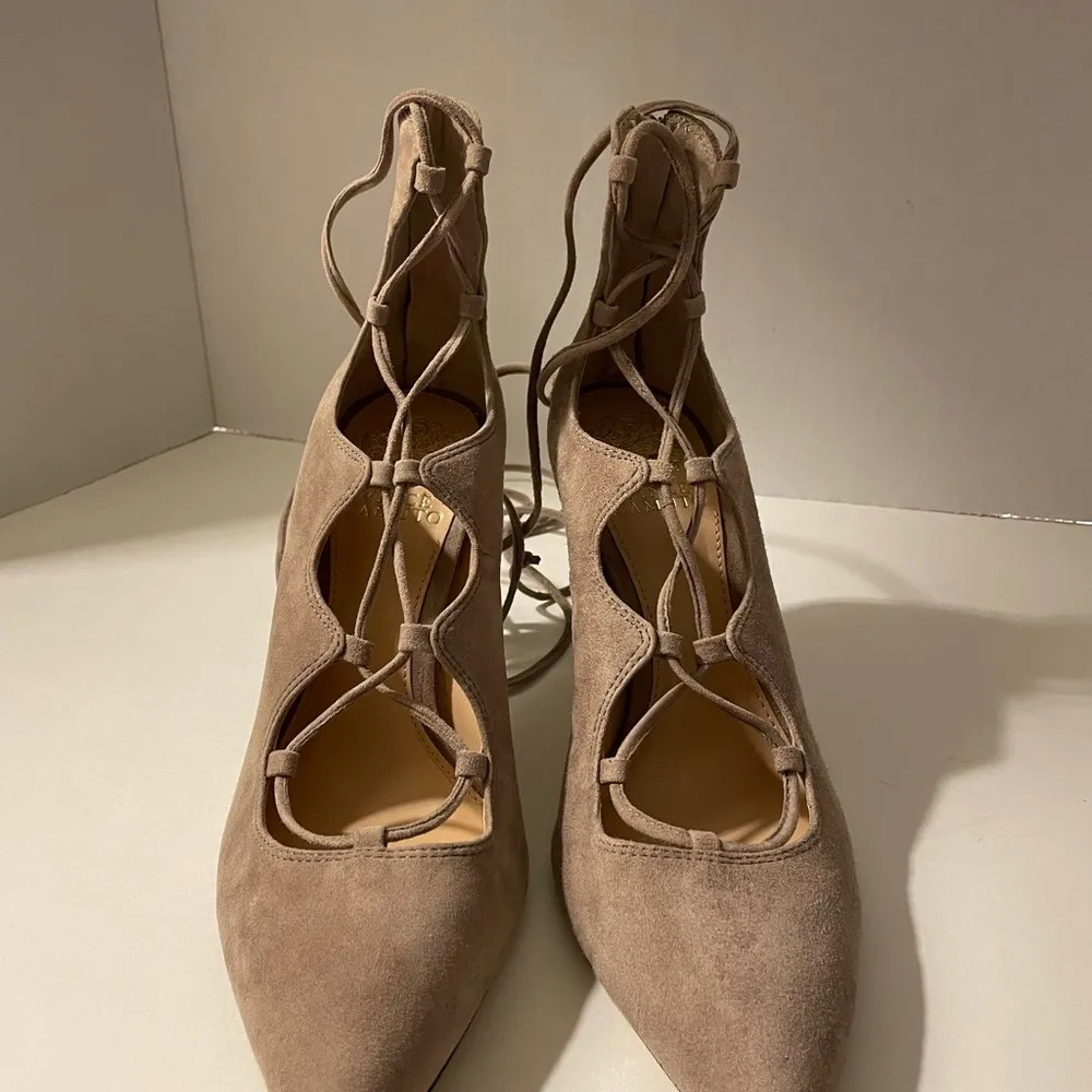 Vince Camuto Women Taupe Suede Leather Laced Heels BARSHA NWOT Sample Sale 8.5 - Image 3