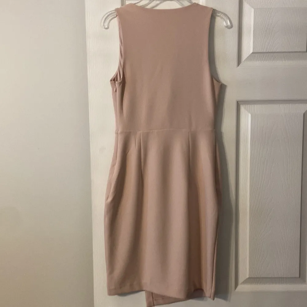 EXPRESS light pink  Tan Sleeveless Sheath Dress V-neck Cocktail size XS excellen - Image 5