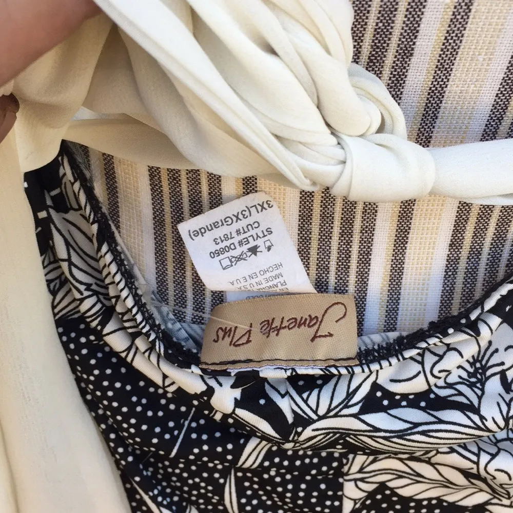 💜Beautiful halter dress. Ivory/black Size undefined - Image 6